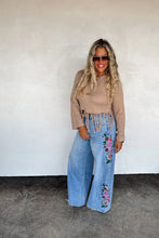 Load image into Gallery viewer, Evie Floral Embroidered Jean