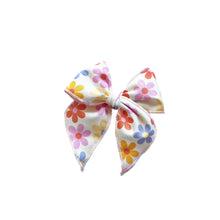 Load image into Gallery viewer, Spring Daisies Elle Bow
