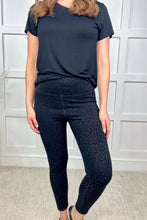 Load image into Gallery viewer, Women's Textured Leopard Leggings