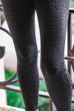 Load image into Gallery viewer, Women's Textured Leopard Leggings