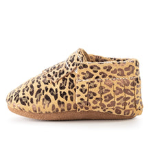 Load image into Gallery viewer, Leopard Baby Moccasins