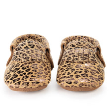 Load image into Gallery viewer, Leopard Baby Moccasins