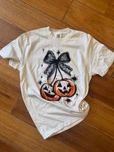 Load image into Gallery viewer, Halloween Bow Tee
