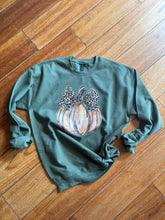 Load image into Gallery viewer, Leopard Pumpkin Sweatshirt
