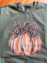Load image into Gallery viewer, Leopard Pumpkin Sweatshirt
