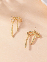 Load image into Gallery viewer, Hammered Bow Earrings
