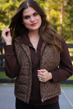 Load image into Gallery viewer, Delilah Puffer Vest - Coco Leopard
