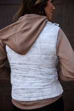 Load image into Gallery viewer, Delilah Puffer Vest -White Camo
