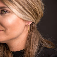 Load image into Gallery viewer, Gold Matte Scalloped Hoop Earring
