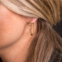 Load image into Gallery viewer, Gold Matte Scalloped Hoop Earring
