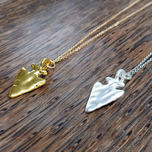 Load image into Gallery viewer, Dainty Hammered Arrowhead Necklace
