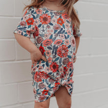 Load image into Gallery viewer, Floral T-shirt dress
