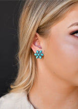 Load image into Gallery viewer, Turquoise Flower Stud Earrings
